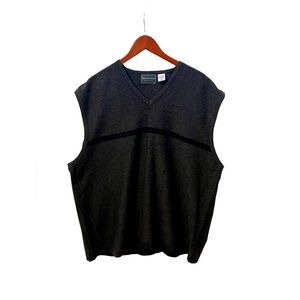 Florence Tricot mens sweater vest a blend of fabrics size XL.